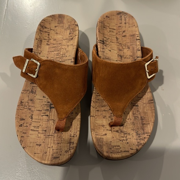 New Vionic Shoes 8 - Picture 3 of 16